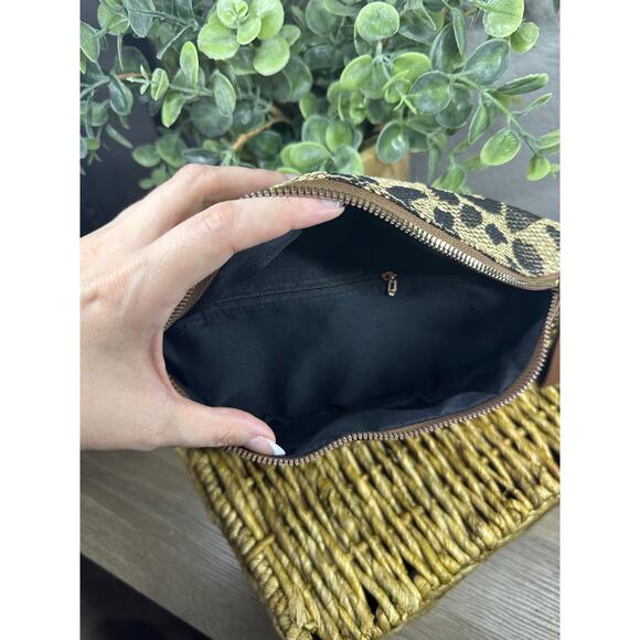 Crossbody Bags for Women Sling Chest Bag Leopard Pattern Fanny Pack Zipper - Picture 3 of 3